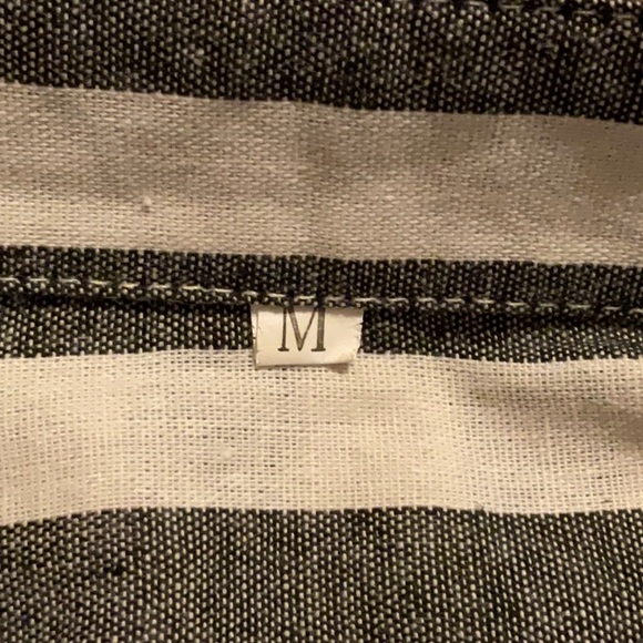 Size M Snap Down the Front Striped Blouse With Pockets - Picture 8 of 8
